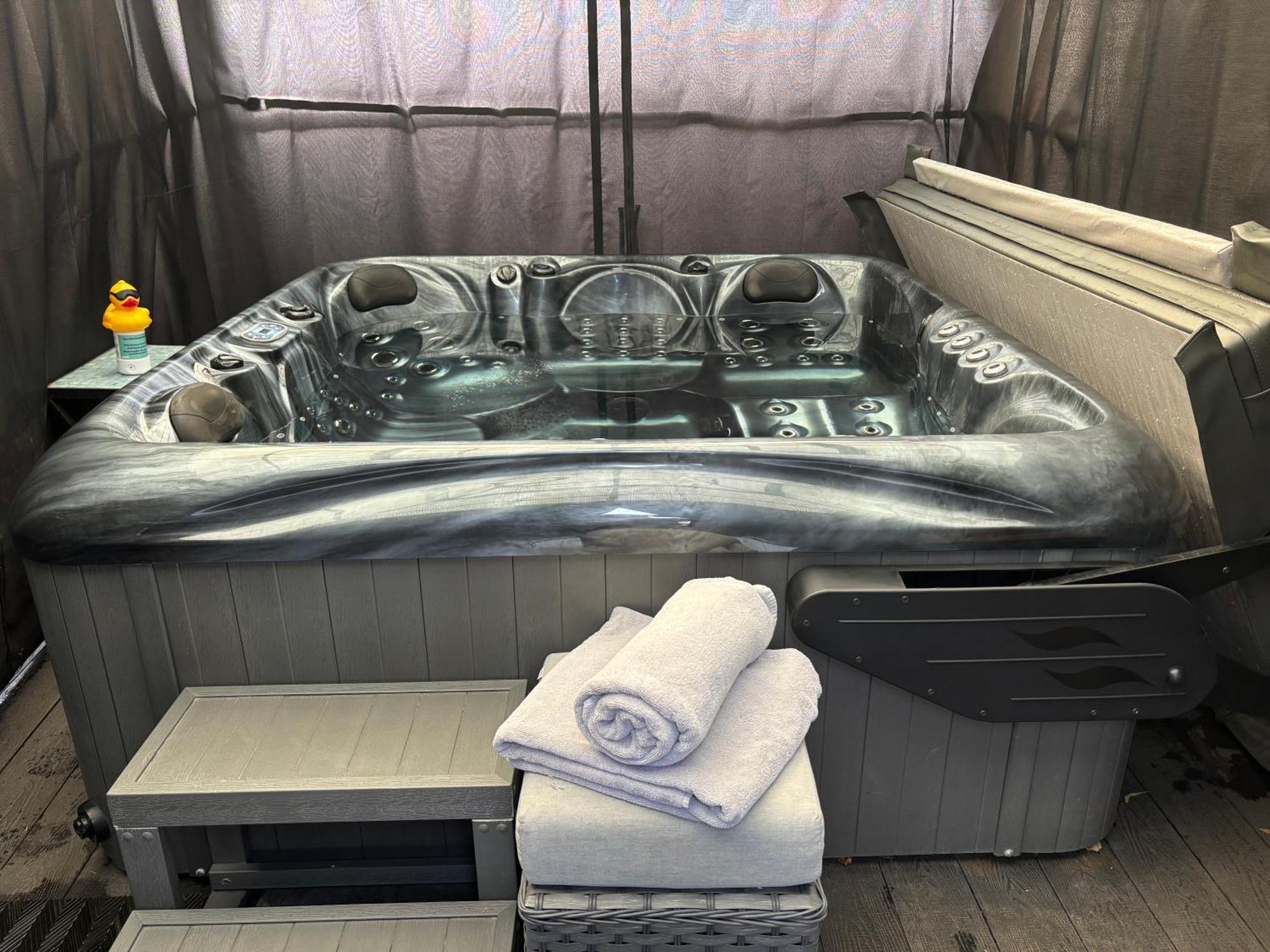 Apartmán Secret Gem 1 Bed Garden Flat Private Luxury Hot Tub Bournemouth Exteriér fotografie